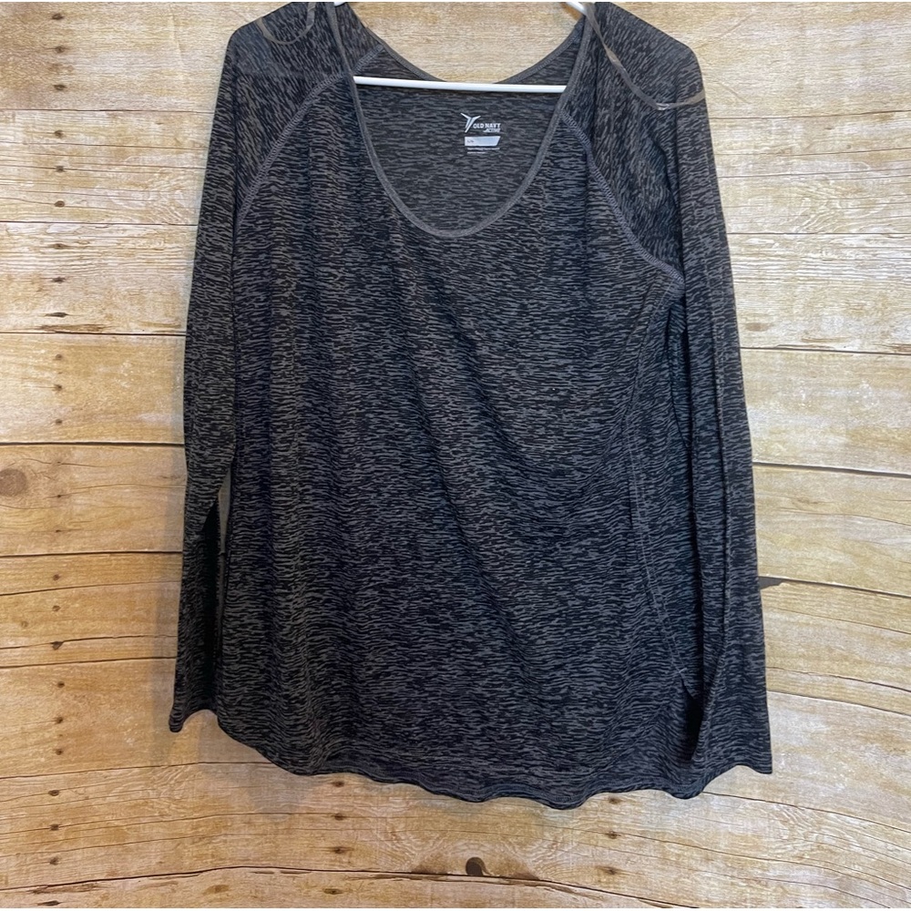 Old Navy active long sleeve shirt 🛍